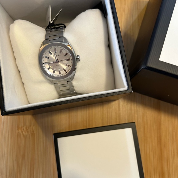 Gucci Watch With 37mm Silver Face & Silver Bracelet - Picture 8 of 10